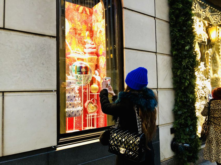 New York Holiday Lights and Movie Sites Bus Tour - From Buddy’s apartment to the 1950s screen look