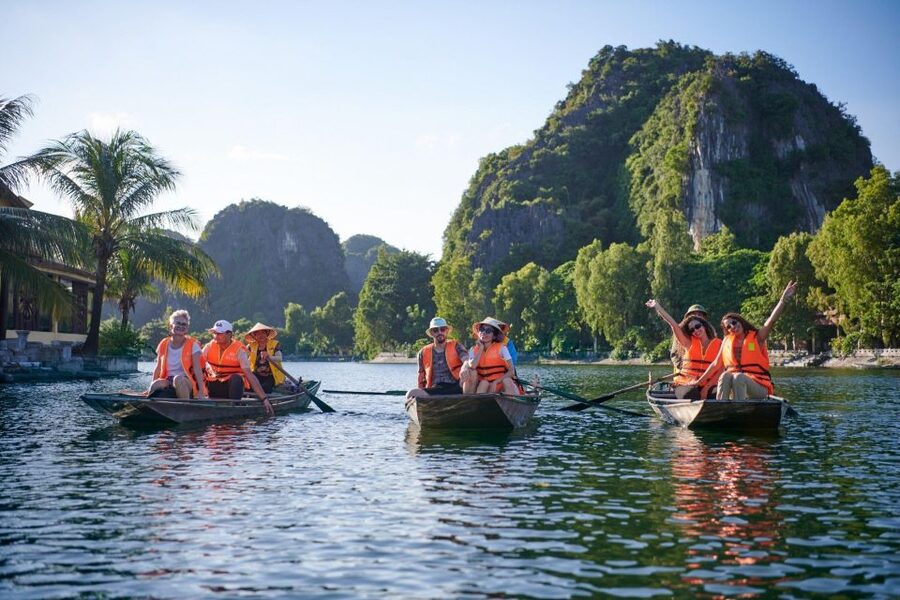Ninh Binh 1 Day,HoaLu-Tam Coc-Mua Cave,Buffet Lunch,Limo Bus - Key points at a glance