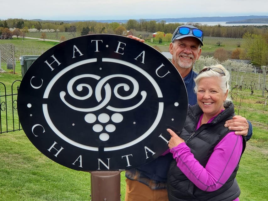 NON BUS MOVIE STARS Traverse City Old Mission 4 Winery Tour - A calmer way to reach Old Mission Peninsula