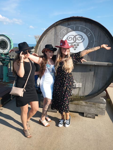 NON BUS MOVIE STARS Traverse City Old Mission 4 Winery Tour - The 10:30 AM start gets you ahead of the crowd