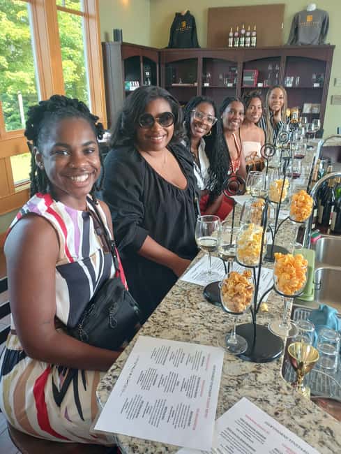 NON BUS Traverse City MOVIE STARS Wine Tour in a Luxury SUV - Key things to know before you book