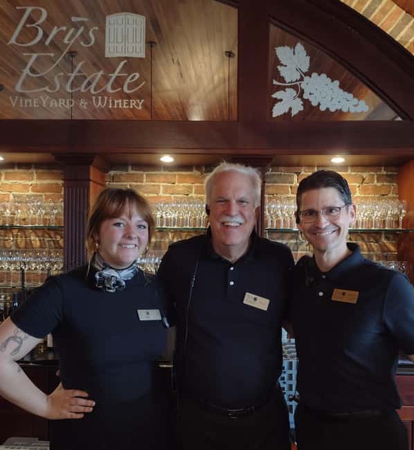 NON BUS VIP GMC YUKON Old Mission Traverse City Wine Tour - Booking details that matter on the day