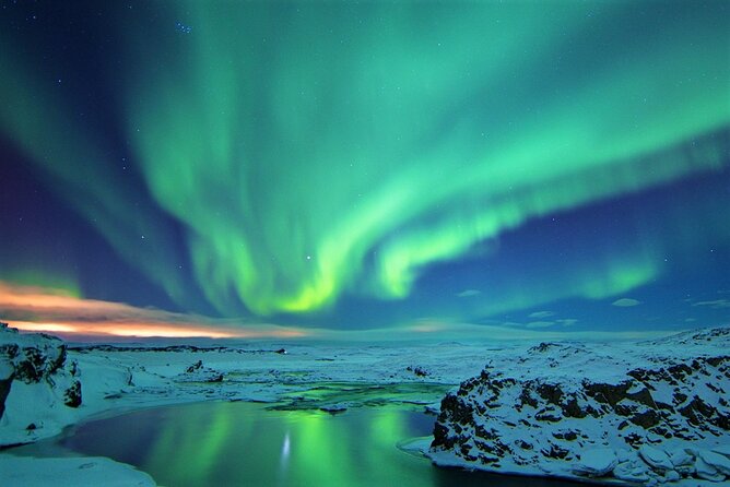 Northern Lights Bus Tour from Reykjavik with Hot Chocolate - A large bus versus a small group