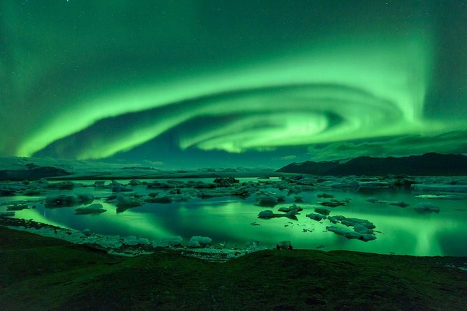 Northern Lights Guided Bus Tour from Reykjavik - Group size and the feel of the evening