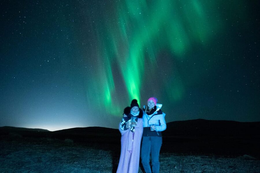 Northern Lights in Mini Bus, Photos, Hot Cocoa and Pastries - The countryside search and its limits