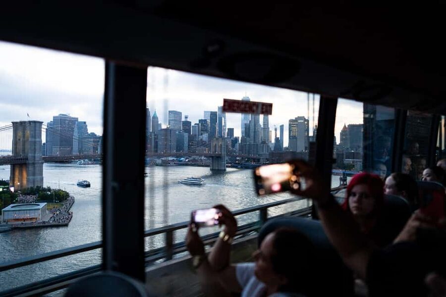 NYC at Night: 3-Hour Luxury Bus Tour of Top Highlights - Why a night bus is a smart way to meet New York