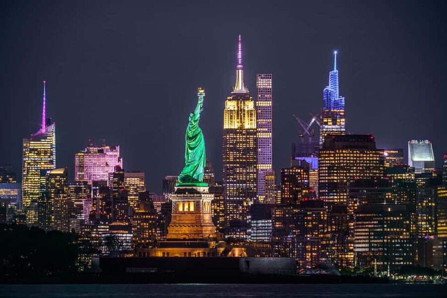 NYC at Night: 3-Hour Luxury Bus Tour of Top Highlights - Starting on Eighth Avenue and heading down Fifth Avenue