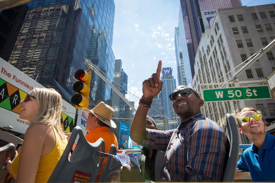 NYC Bundle: Empire State, Big Bus Tour, & Circle Line Cruise - Circle Line from Pier 83 to the harbor