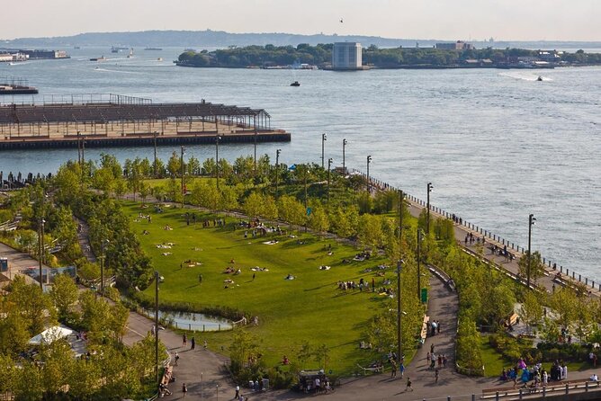 NYC Bus Tour of Brooklyn, Bronx, Queens: Art, Food & Sports - Brooklyn Bridge Park and the best skyline view