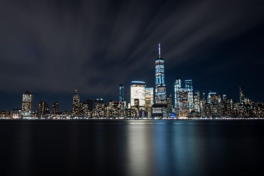 NYC: City Skyline Sightseeing MiniBus Tour at Night - Why the New Jersey side gives you the best night view