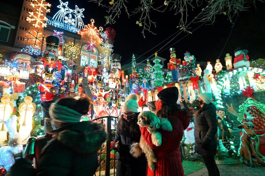 NYC: Dyker Heights and NYC Holiday Lights Luxury Bus Tour - Lower Manhattan, One World Trade Center, and the harbor