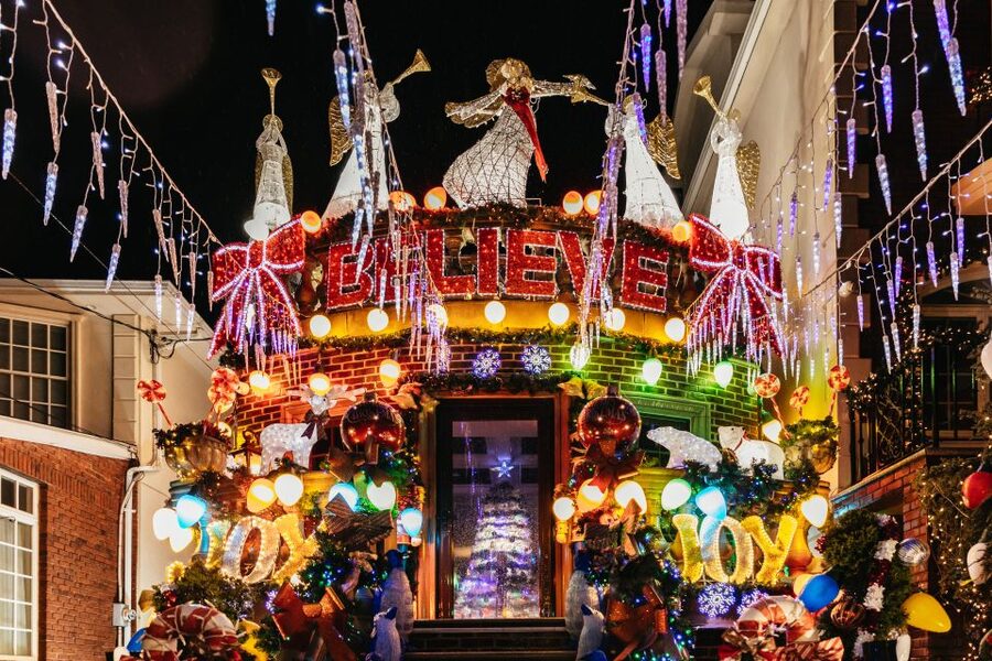 NYC: Dyker Heights Christmas Lights & Skyline View Bus Tour - Key points to know before booking