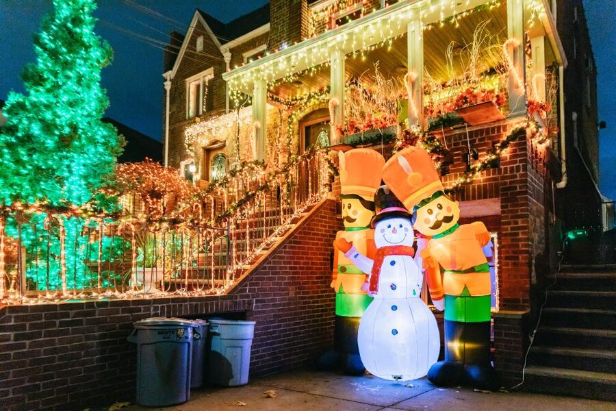 NYC: Dyker Heights Christmas Lights & Skyline View Bus Tour - Finishing near Bryant Park Winter Village