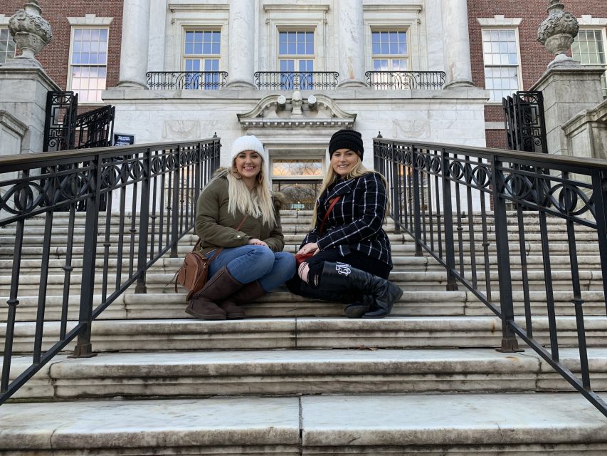 NYC: Gossip Girl Sites Bus Tour - The Upper East Side schools and social world