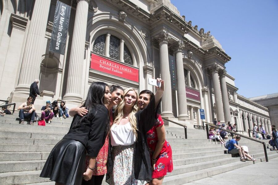 NYC: Gossip Girl Sites Bus Tour - The Empire Hotel and Chuck Bass’s world