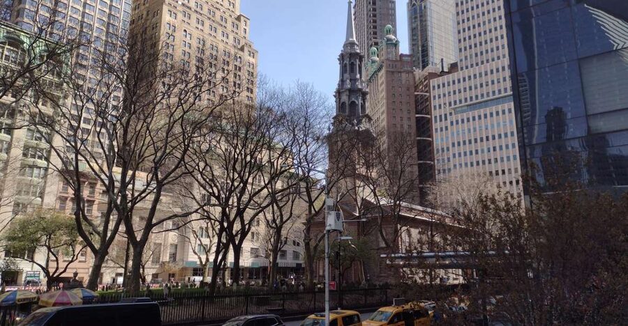 NYC: Gray Line Guided 5 Hour Manhattan Premium Bus Tour - Fifteen minutes at Chelsea Market