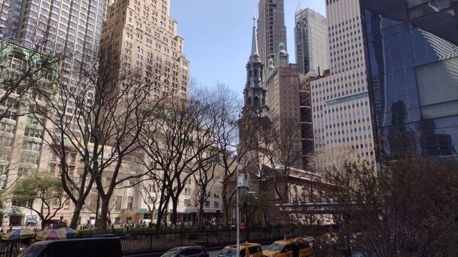 NYC: Gray Line Guided 5 Hour Manhattan Premium Bus Tour - The Staten Island Ferry and Statue of Liberty views