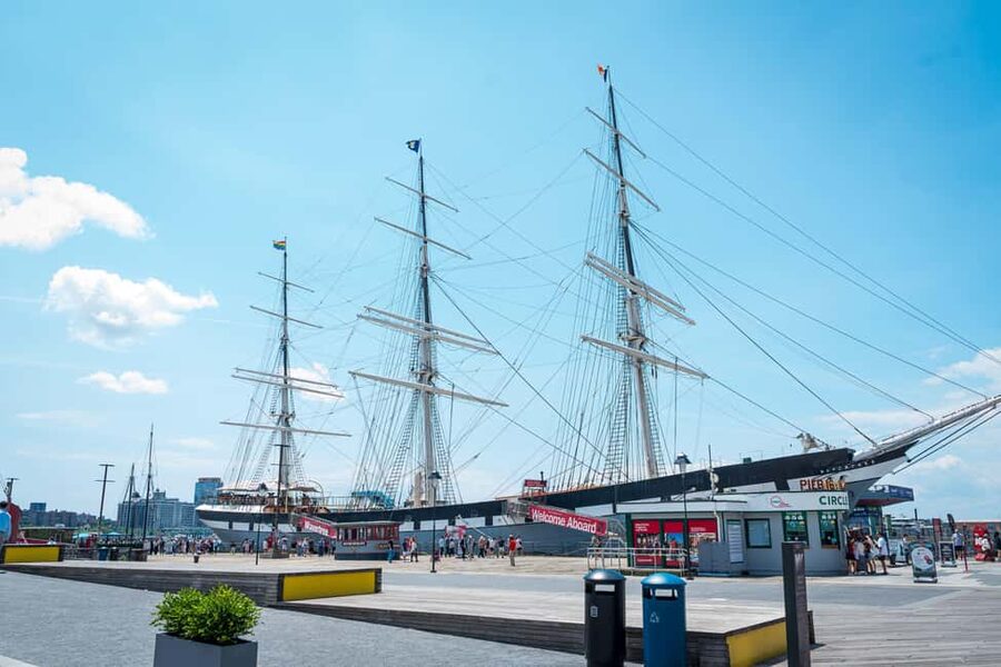 NYC: Half-Day Luxury Bus Tour with One World Access - From the Flatiron Building to Washington Square