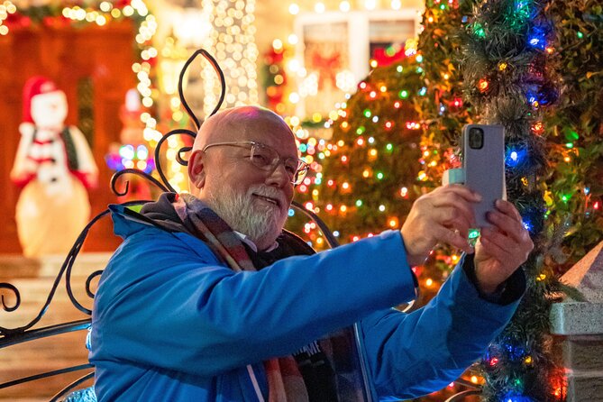 NYC: Holiday Lights and Dyker Heights Luxury Bus Tour - Returning to Manhattan and Rockefeller Center