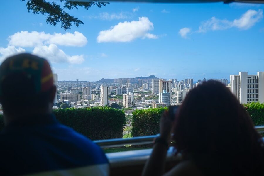 Oahu: Waikiki Trolley Hop-on Hop-off All-Line Pass - What the guides add to the ride