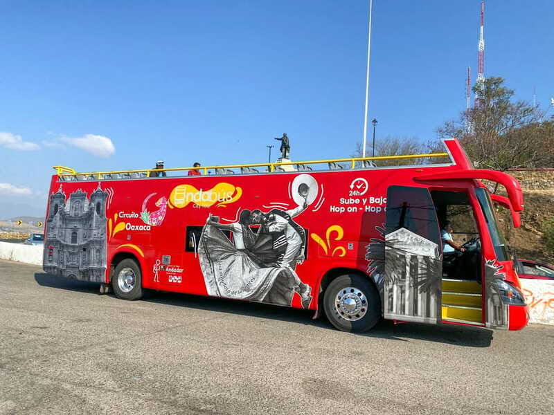Oaxaca: Colonial City Bus Tour - Choosing the best seat and preparing for the ride