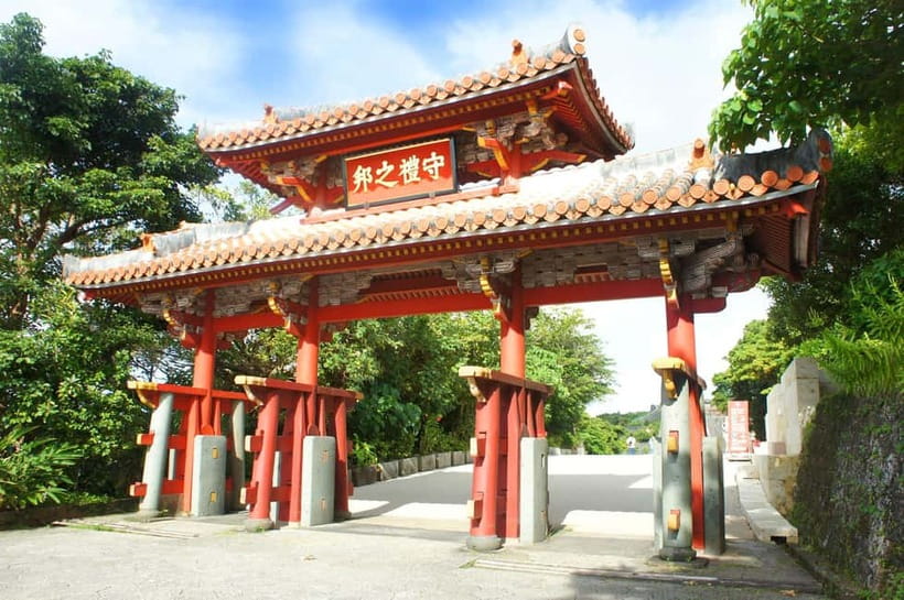 Okinawa: Double-Decker Open Top Bus Tour for Shuri Castle - The ride to Shuri Castle