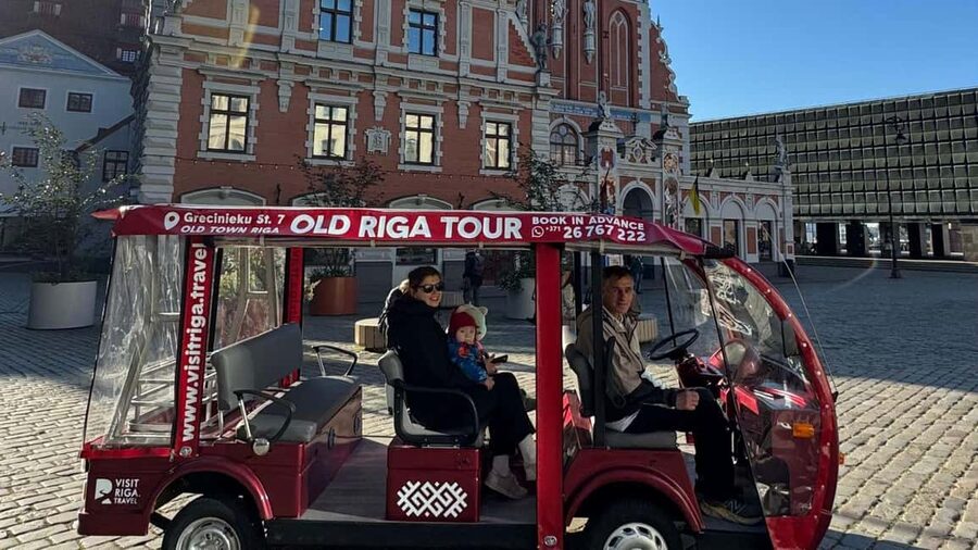 Old Riga Heated E-Bus Tour with Audio Guide & Mulled Wine - Following the route through Old Riga