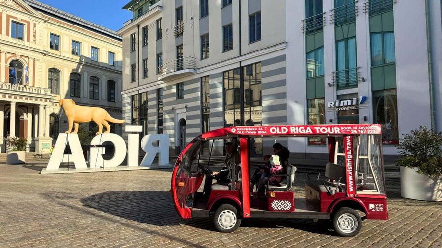 Old Riga Heated E-Bus Tour with Audio Guide & Mulled Wine - The English audio guide and driver