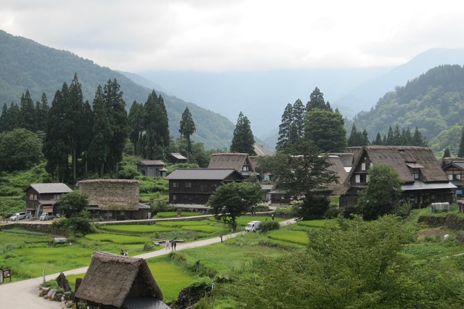 [One-day bus tour departing from Kanazawa Station] Shirakawa-go and Gokayama - Two World Heritage Villages Enjoyable Bus Tour - Shirakawa-go: postcard views and limited free time