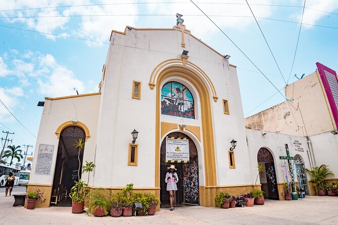 Open Top City Tour & Beach Break - Benito Juarez Park and the center of San Miguel