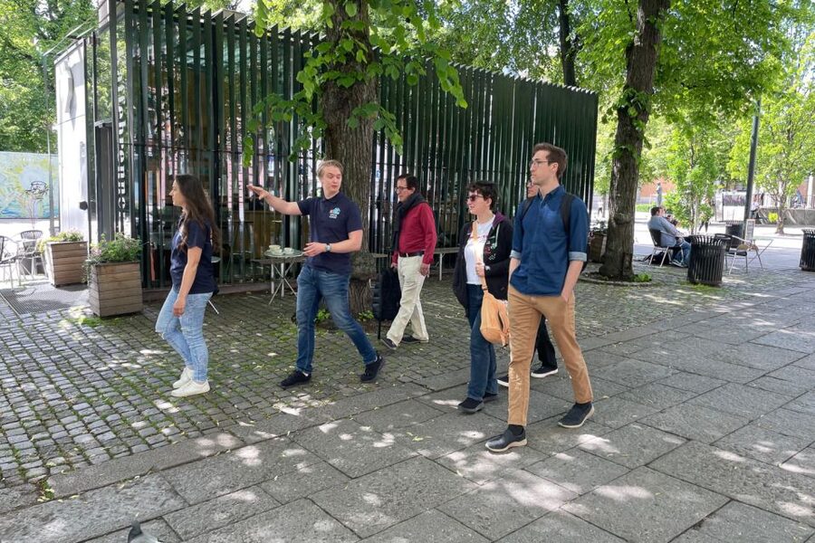 Oslo: Best of Oslo Walking Tour and Hop-on Hop-off Bus Tour - Use the double-decker bus for the wider city