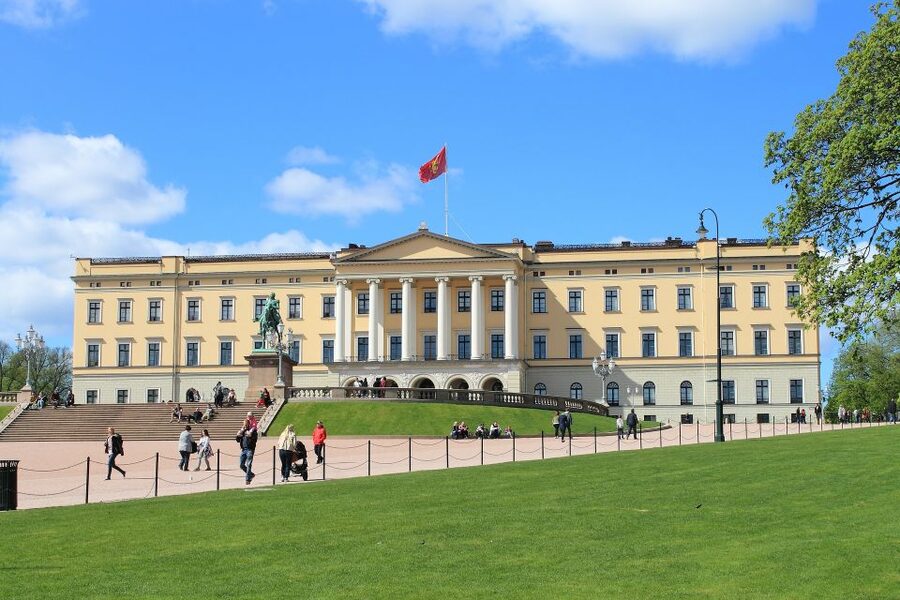Oslo: Best of Oslo Walking Tour and Hop-on Hop-off Bus Tour - Timing the one-day pass