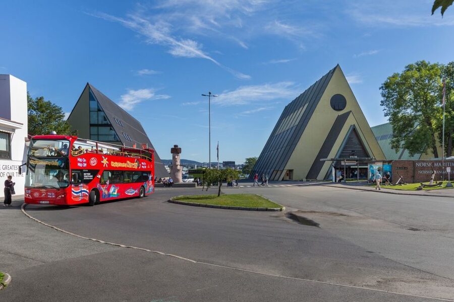 Oslo: City Sightseeing Hop-On Hop-Off Bus Tour - The open top, weather, and seat strategy