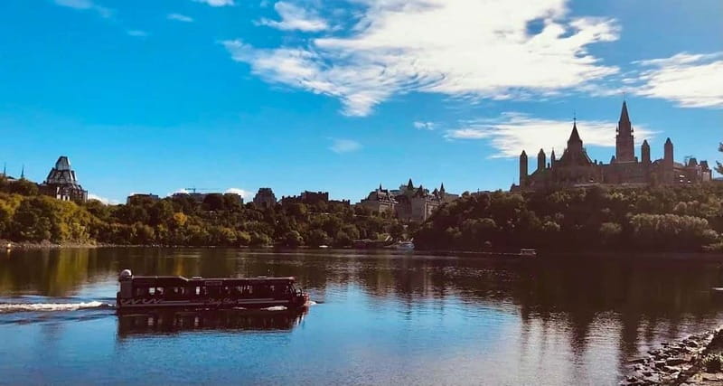Ottawa: Bilingual Guided City Tour by Amphibious Bus - Who should book it