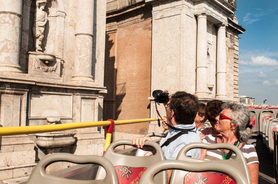 Palermo: Hop-on Hop-off Bus Tour 24-hour Ticket - Heat, traffic, and comfort on the upper deck