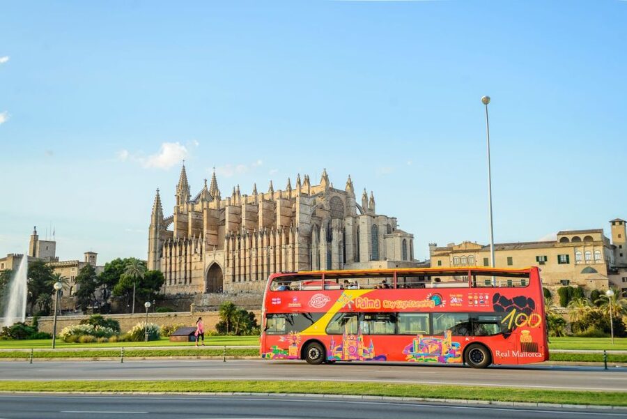 Palma de Mallorca: City Sightseeing Hop-On Hop-Off Bus Tour - Avenida Jaume III and the final central stretch