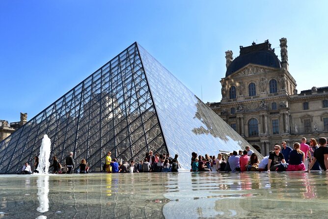 Paris by Rail with Sightseeing Bus and River Seine Lunch Cruise - A short stop at Sacré-Cœur