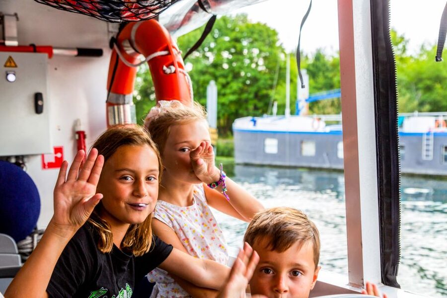 Paris: City and River Seine Tour on an Amphibious Bus - A Paris tour with a real splash