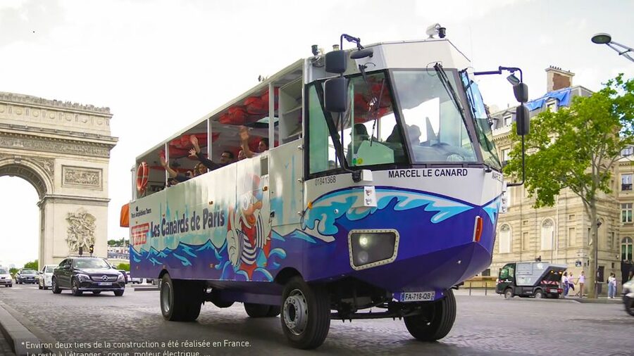 Paris: City and River Seine Tour on an Amphibious Bus - The guide makes the difference