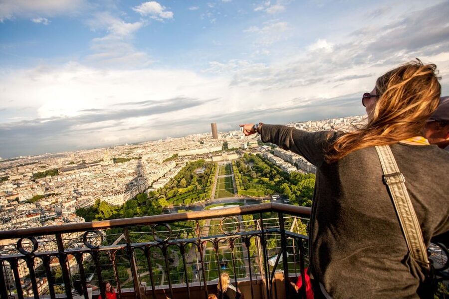 Paris: City Tour by Bus with Eiffel Tower & Optional Summit - The Eiffel Tower at night