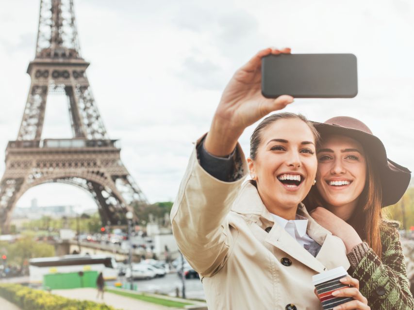 Paris: Eiffel Tower Tickets and City Bus Tour - How the meeting point and handoff work