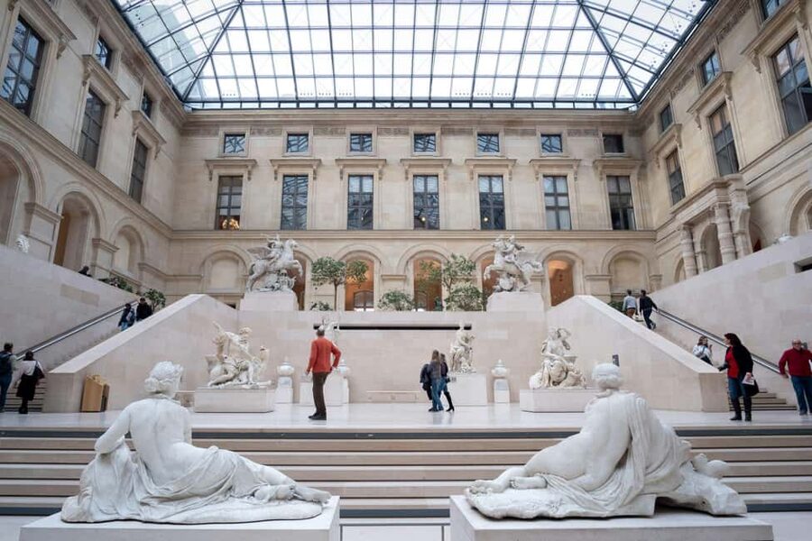 Paris: Louvre Museum Access with Host and Hop-On Hop-Off Bus - Inside the Louvre: what the two-hour route covers