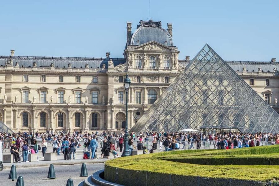 Paris: Louvre Museum Access with Host and Hop-On Hop-Off Bus - What the bus pass adds to your Paris day
