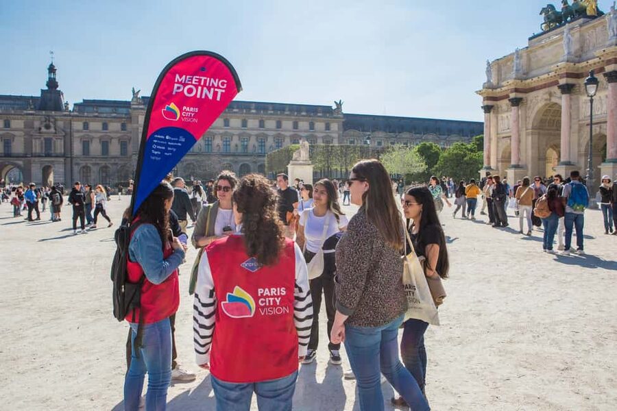 Paris: Louvre Museum Access with Host and Hop-On Hop-Off Bus - Should you book the Louvre and bus combination?