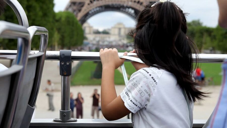 Paris: Tootbus Kids Bus Tour Experience - The Louvre without the museum queue