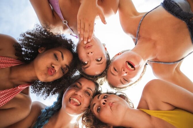 Party Bus Dayclub Crawl - The party bus is the main attraction between venues