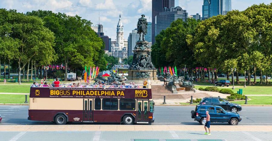 Philadelphia: Double-Decker Sightseeing Bus Tour - The historic center: Independence Hall to Chinatown