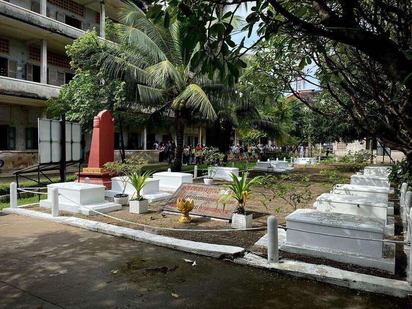Phnom Penh: Killing Fields and Prison S21 Bus Tour - What this Phnom Penh history tour really is