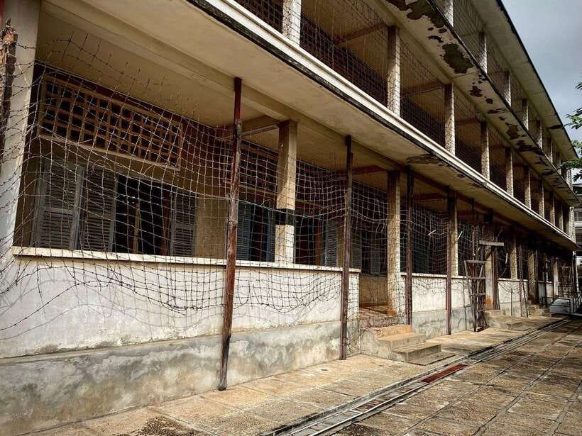 Phnom Penh: Killing Fields and Prison S21 Bus Tour - The Killing Fields: one hour and 15 minutes to reflect