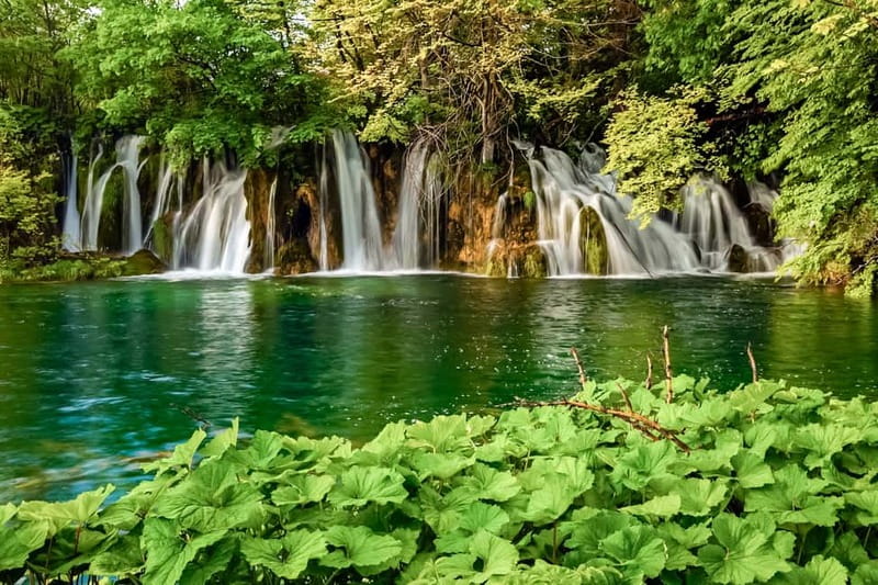 Plitvice Lakes: Guided Walking Tour with Bus and Boat Ride - Returning by panoramic train